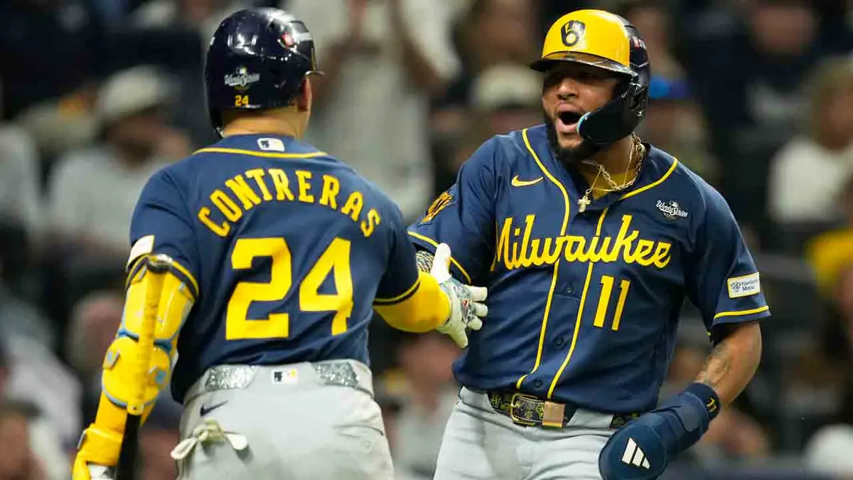 Brewers overwhelm Rays in Game 3 to move one win from first World Series title