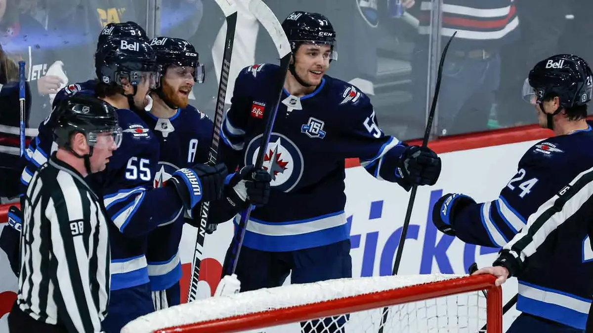 Jets start times impacted by Manitoba’s decision to stay on daylight saving time