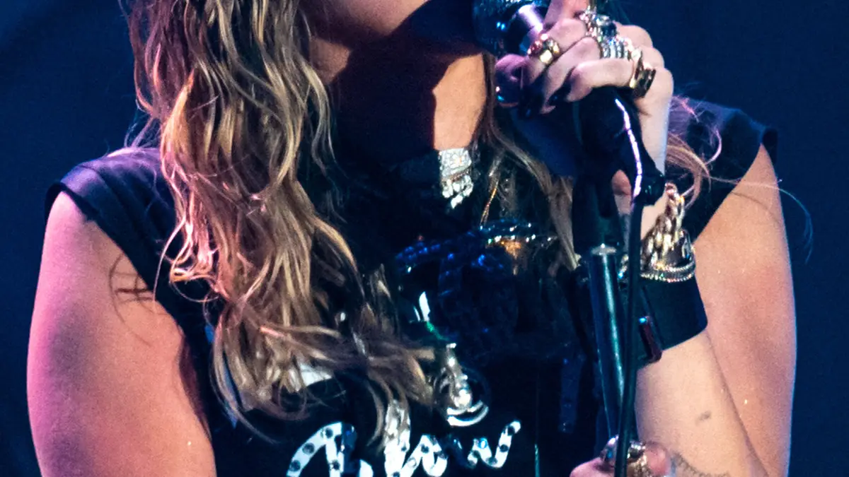 Miley Cyrus opens up about her final conversation with godmother Dolly Parton