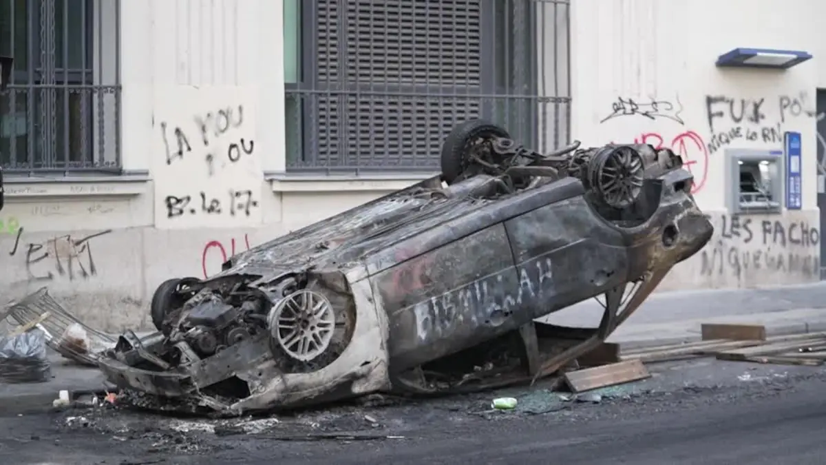 Paris wakes up to 'war zone' after protests lead to clashes, looting