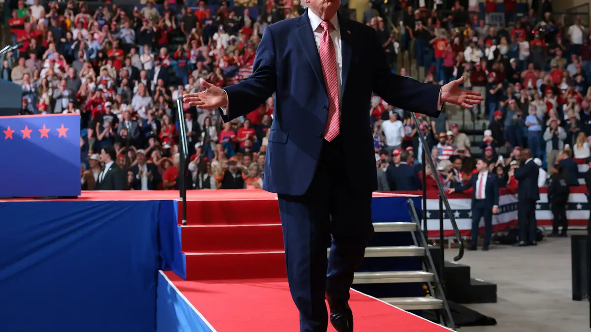 Trump warns Kansans that U.S. will ‘burn’ like France if Democrats win